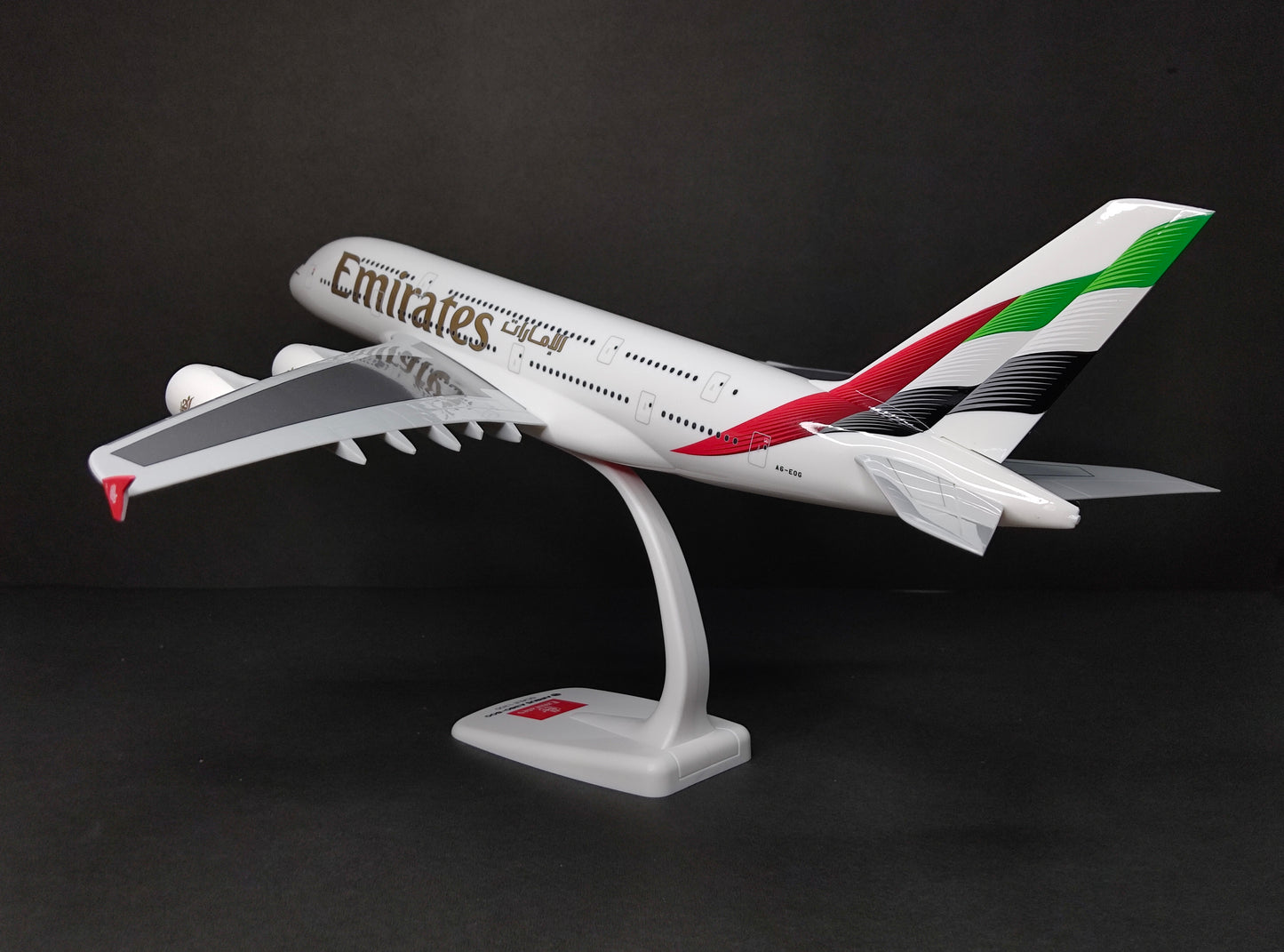 Emirates Airbus A380-800 A6-EOG (New Livery) 1/200 Scale Snap Fit Model