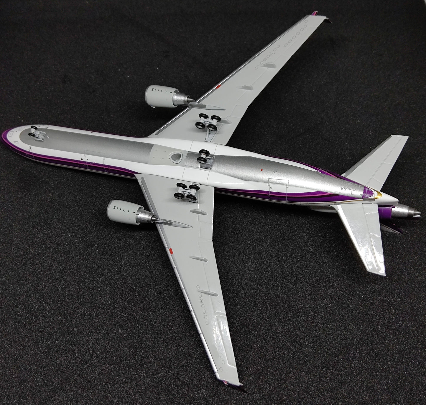 MCDonnell Douglas MD11 N211MD House Livery 1/400 Aircraft Scale Model YYWings