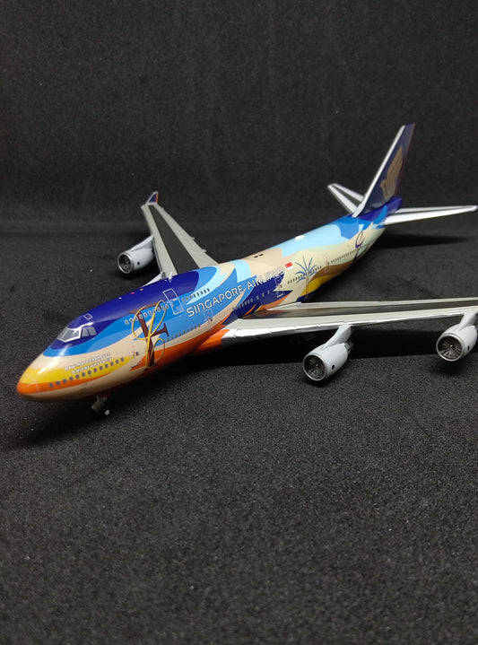सिंगापुर एयरलाइंस बोइंग 747-400 9V-SPK (ट्रॉपिकल लिवरी) 1/400 स्केल डाईकास्ट मॉडल अपोलो मॉडल्स
