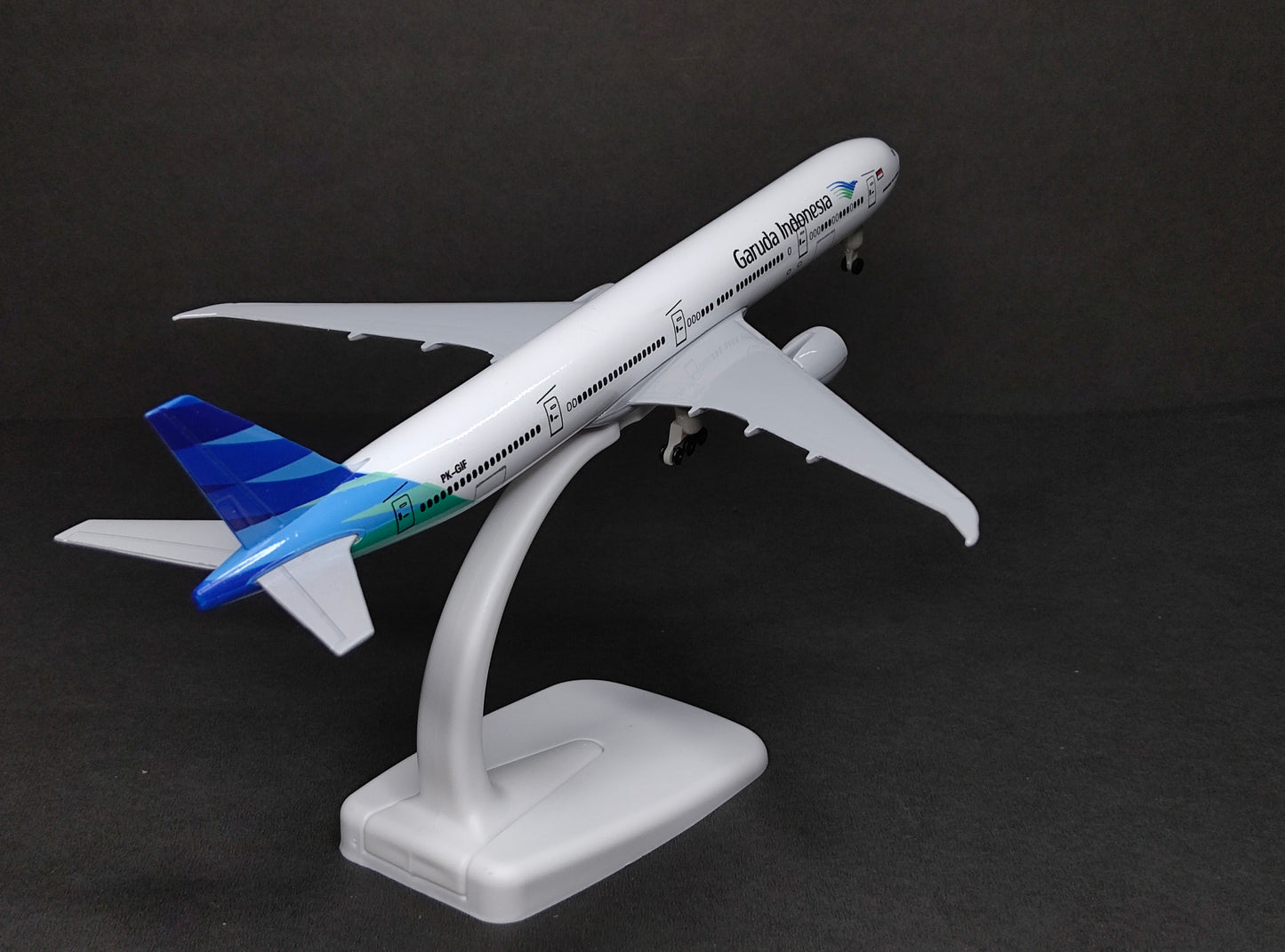 Garuda Indonesia Boeing B777-300ER PK-GIF 20cms Airplane Model