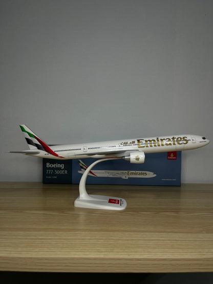 Emirates Boeing 777-300ER A6-ENV 1/200 Snap Fit Scale Model