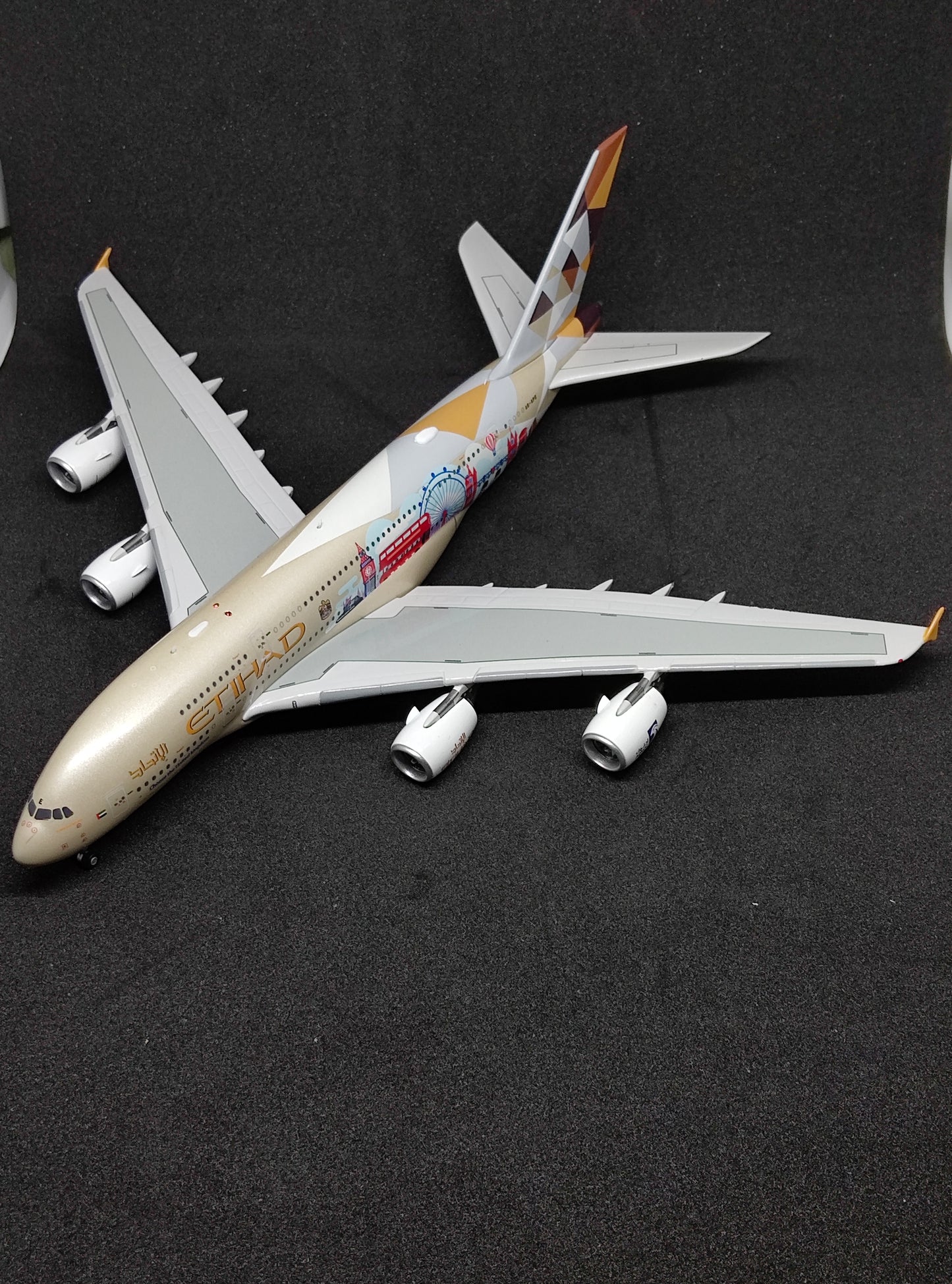 Etihad Airways Airbus A380-800 (Choose The United Kingdom Livery) A6-APE 1/400 Diecast Scale Model Aviation400 Detachable Landing Gear