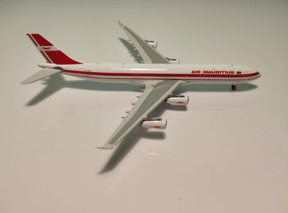 Air Mauritius Airbus A340-300 3B-NAV 1/400 Diecast Scale Model Phoenix Models
