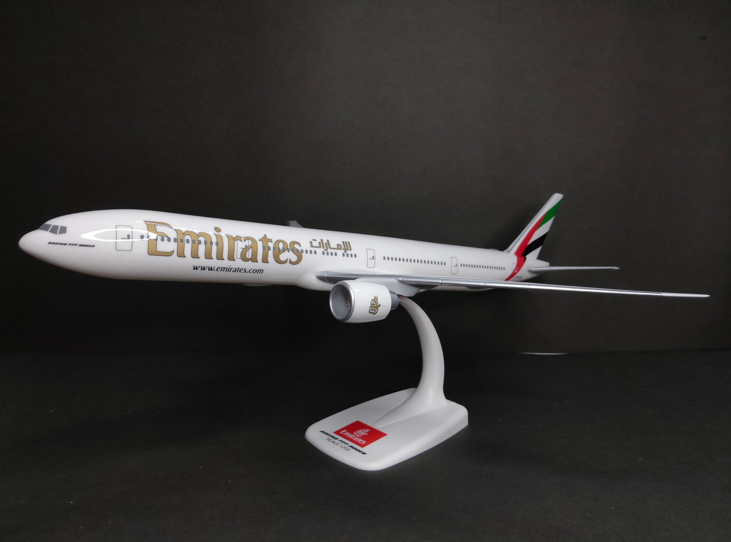 Emirates Boeing B777-300ER A6-EGH 1/200 Scale Snap Fit Model
