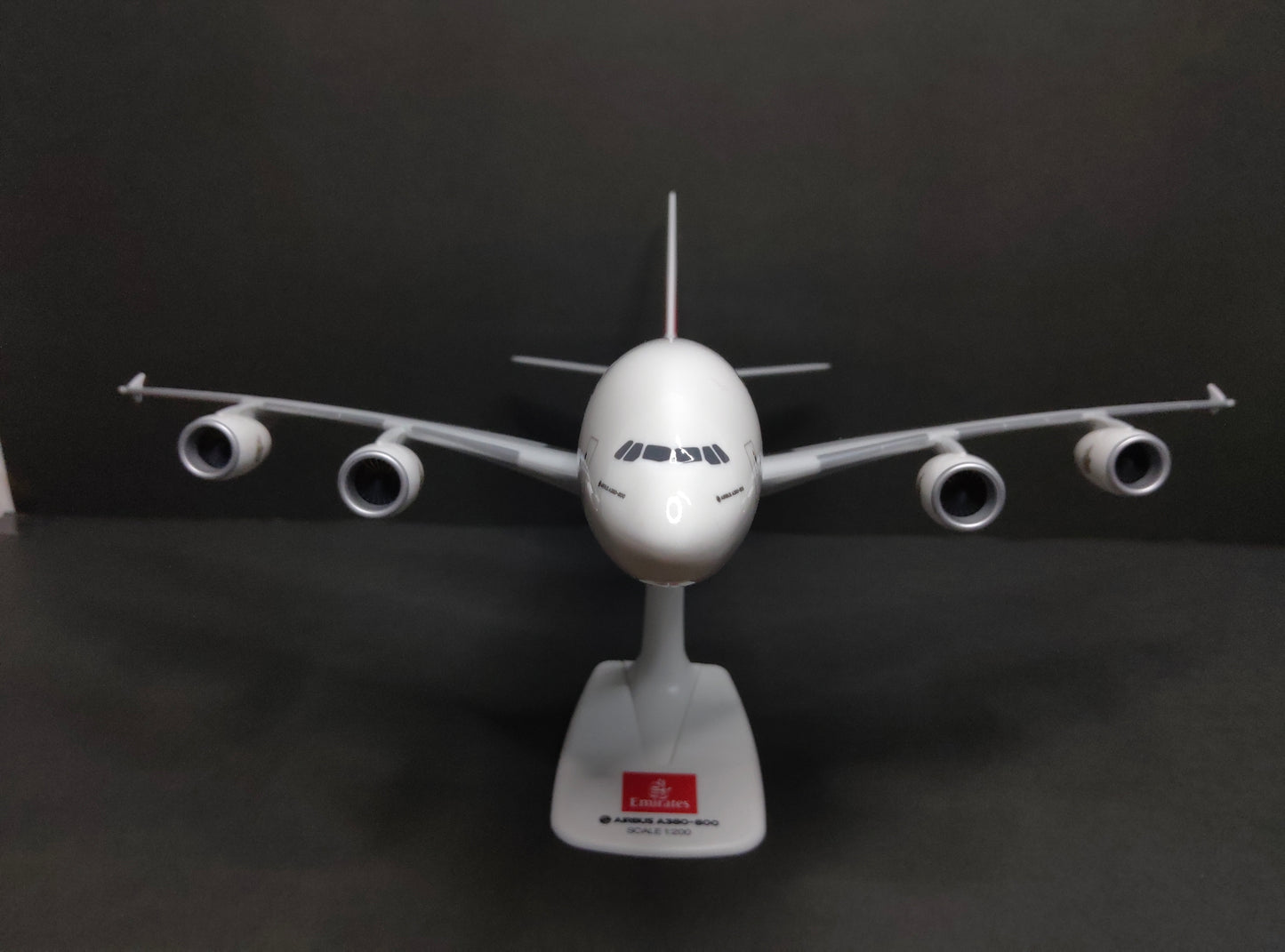 Emirates Airbus A380-800 A6-EUI (Classic Livery) 1/200 Scale Snap Fit Model