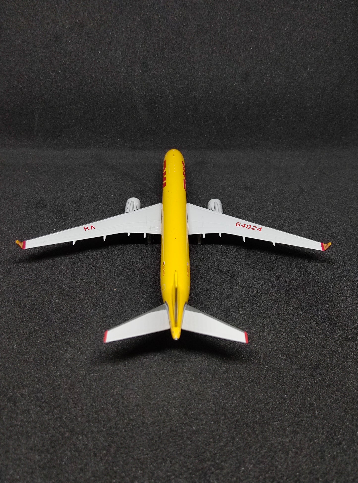DHL Tuplov TU-204-100 RA-64024 1/400 Diecast Scale Model PandaModel