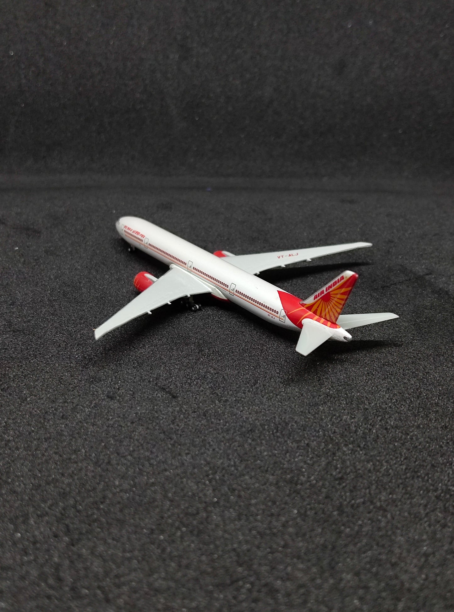 Air India Boeing B777-300ER VT-ALJ 1/1000 Diecast Scale Model Hogan Wings