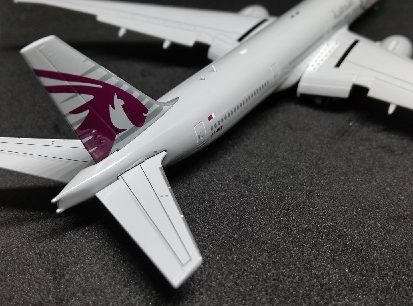 Qatar Airways Boeing 777-300ER A7-BEE (25 Years of Excellence) Flaps Down Version 1/400 Diecast Scale Model JCWings