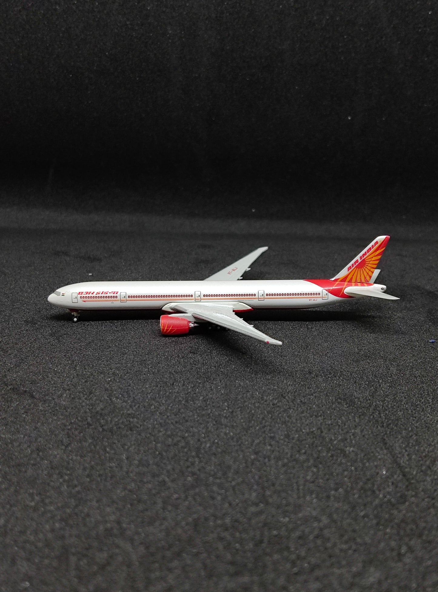 Air India Boeing B777-300ER VT-ALJ 1/1000 Diecast Scale Model Hogan Wings