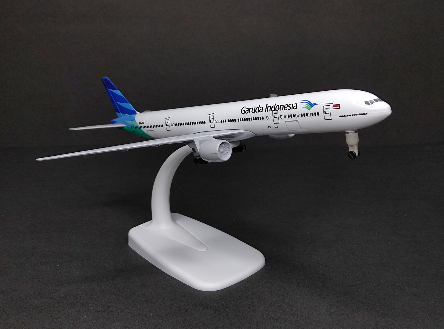 Garuda Indonesia Boeing B777-300ER PK-GIF 20cms Airplane Model