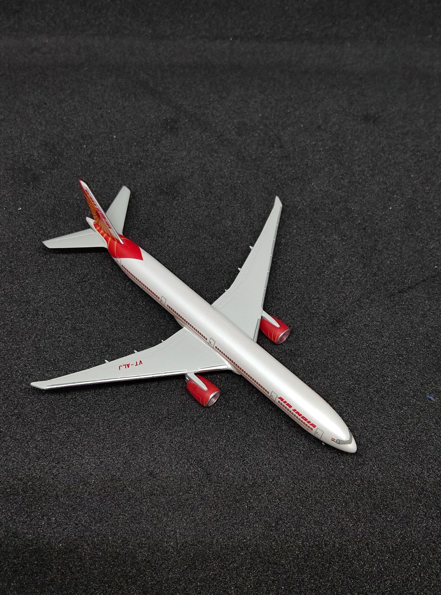 Air India Boeing B777-300ER VT-ALJ 1/1000 Diecast Scale Model Hogan Wings