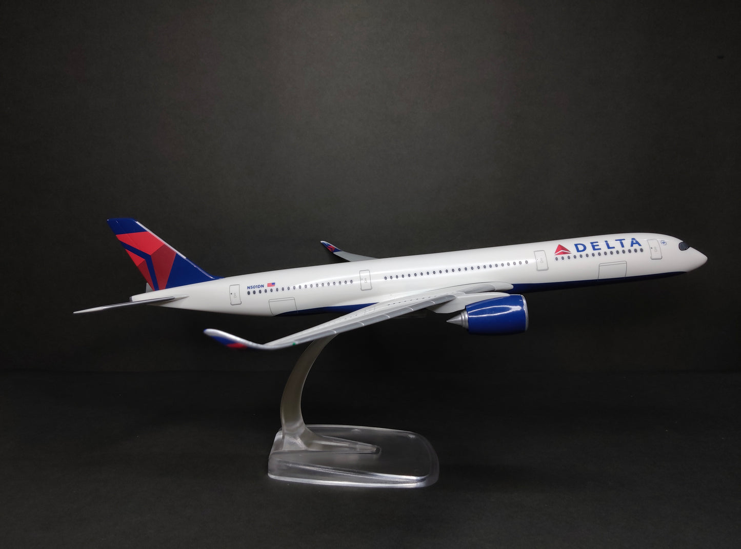 Delta Airlines Airbus A350-900 N501DN 1/200 Scale Snap Fit Model