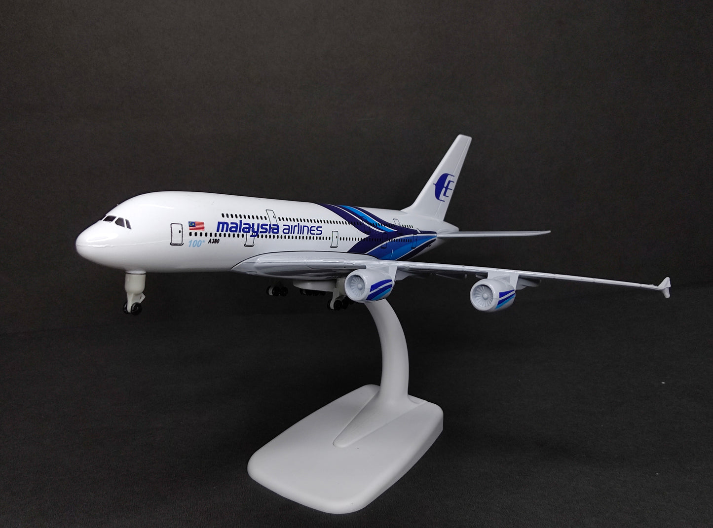 Malaysia Airlines Airbus A380-800 20cms Airplane Model