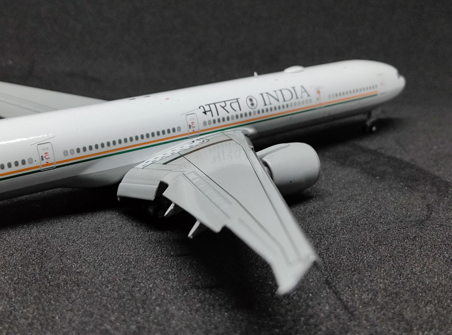 Bharat India Boeing 777-300ER VT-ALV 1/400 Aircraft Scale Model JCWings