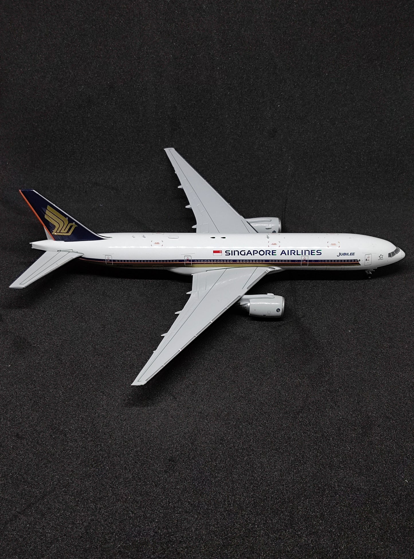 Singapore Airlines Boeing B777-200ER 9V-SRN Diecast Scale Model JCWings