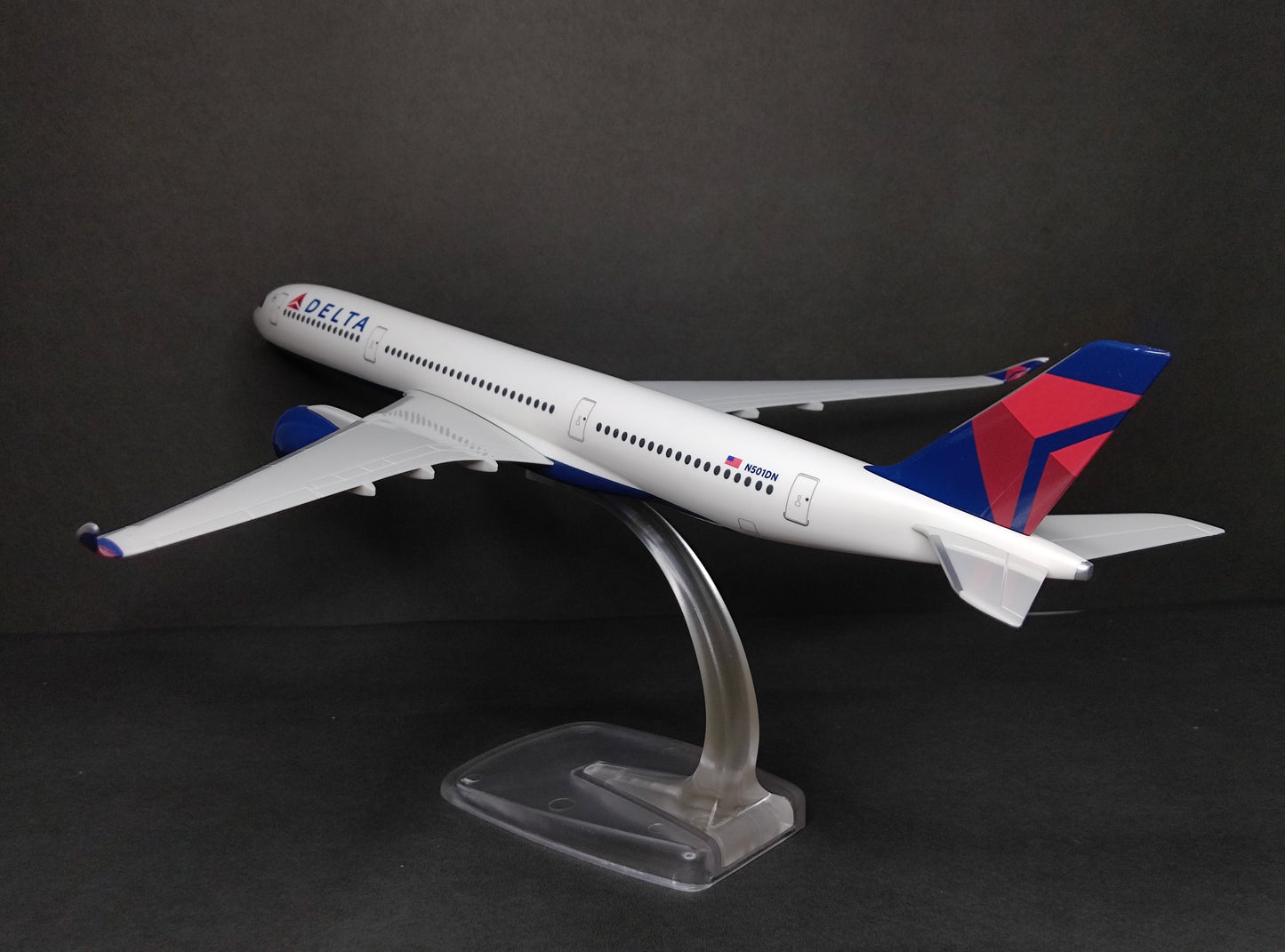 Delta Airlines Airbus A350-900 N501DN 1/200 Scale Snap Fit Model