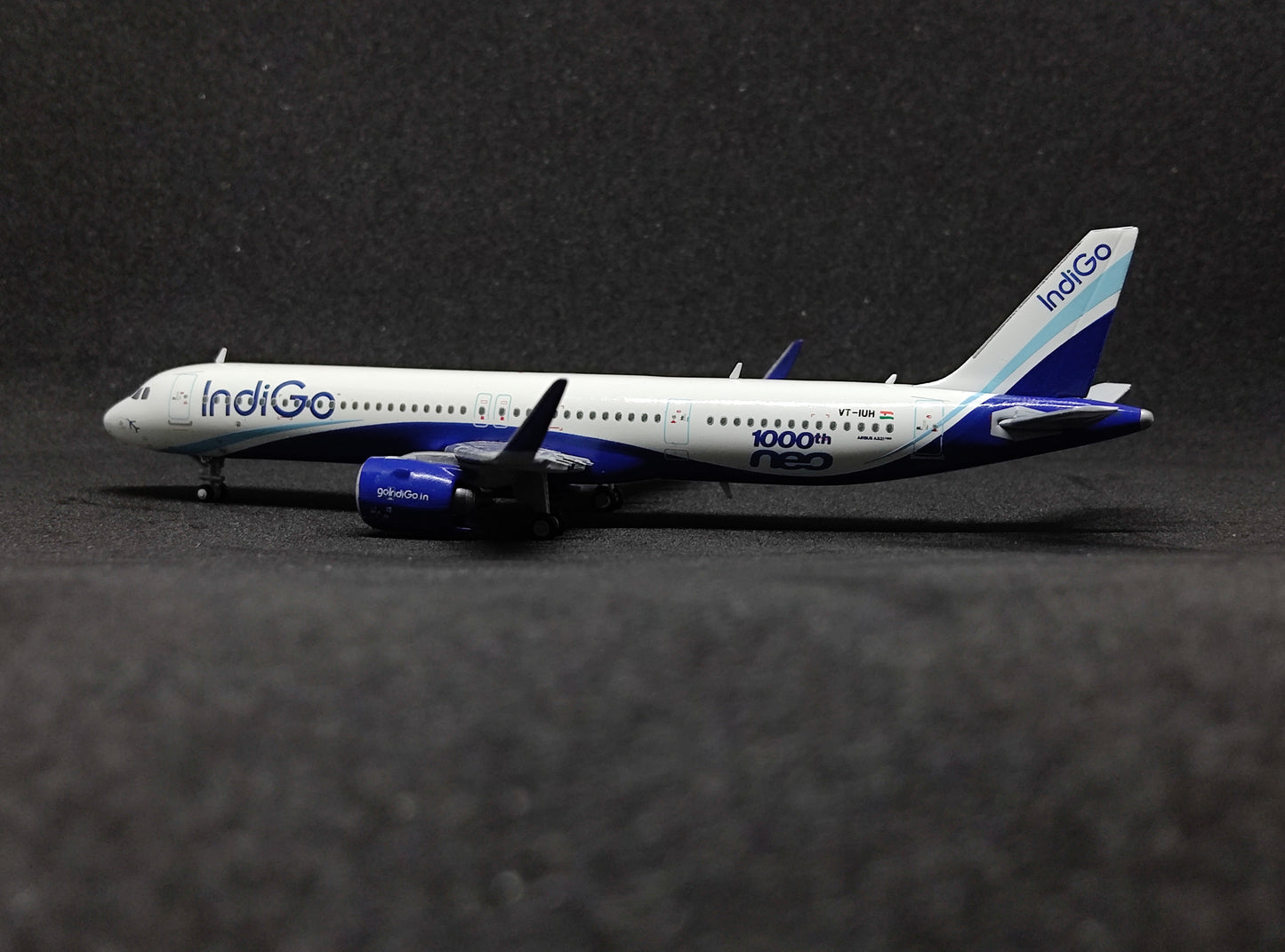 IndiGo Airbus A321neo (1000th neo sticker) VT-IUH 1/400 Diecast Scale Model JCWings