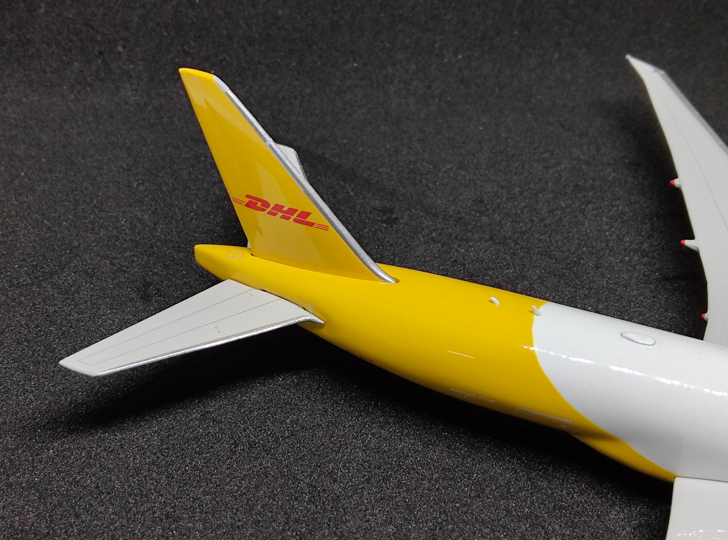 Singapore Airlines Cargo DHL Boeing 777-200LRF 9V-DHA 1/400 Phoenix Models