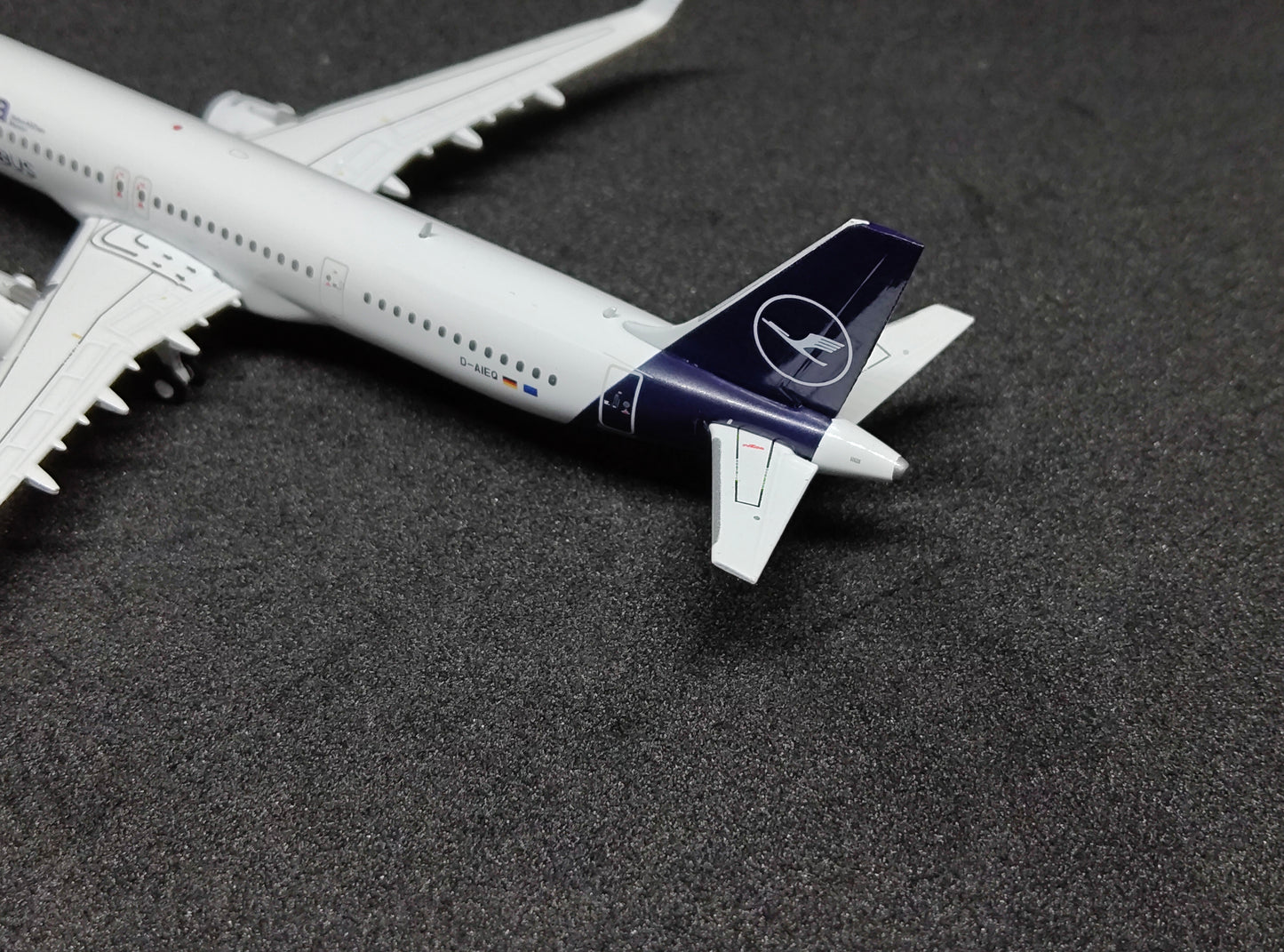 Lufthansa Airbus A321neo (600th Airbus Aircraft Sticker Livery) D-AIEQ 1/400 Diecast Scale Model GeminiJets