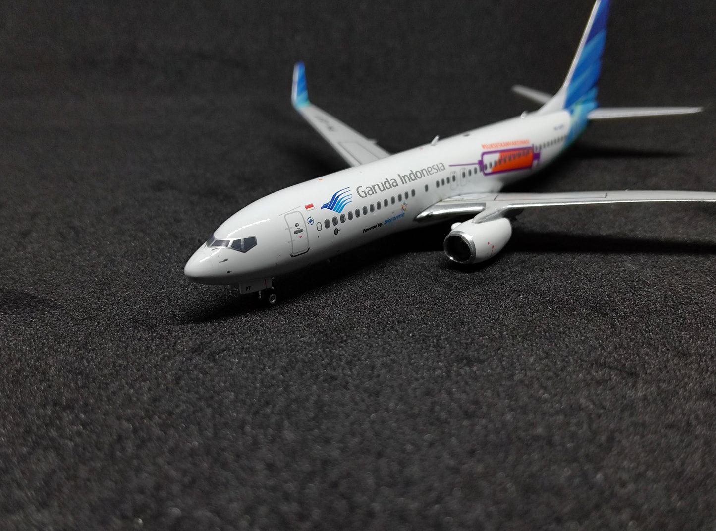 Garuda Indonesia Boeing B737-800 PK-GFT (#SukseskanVaksinasi Livery) 1/400 Diecast Scale Model Phoenix