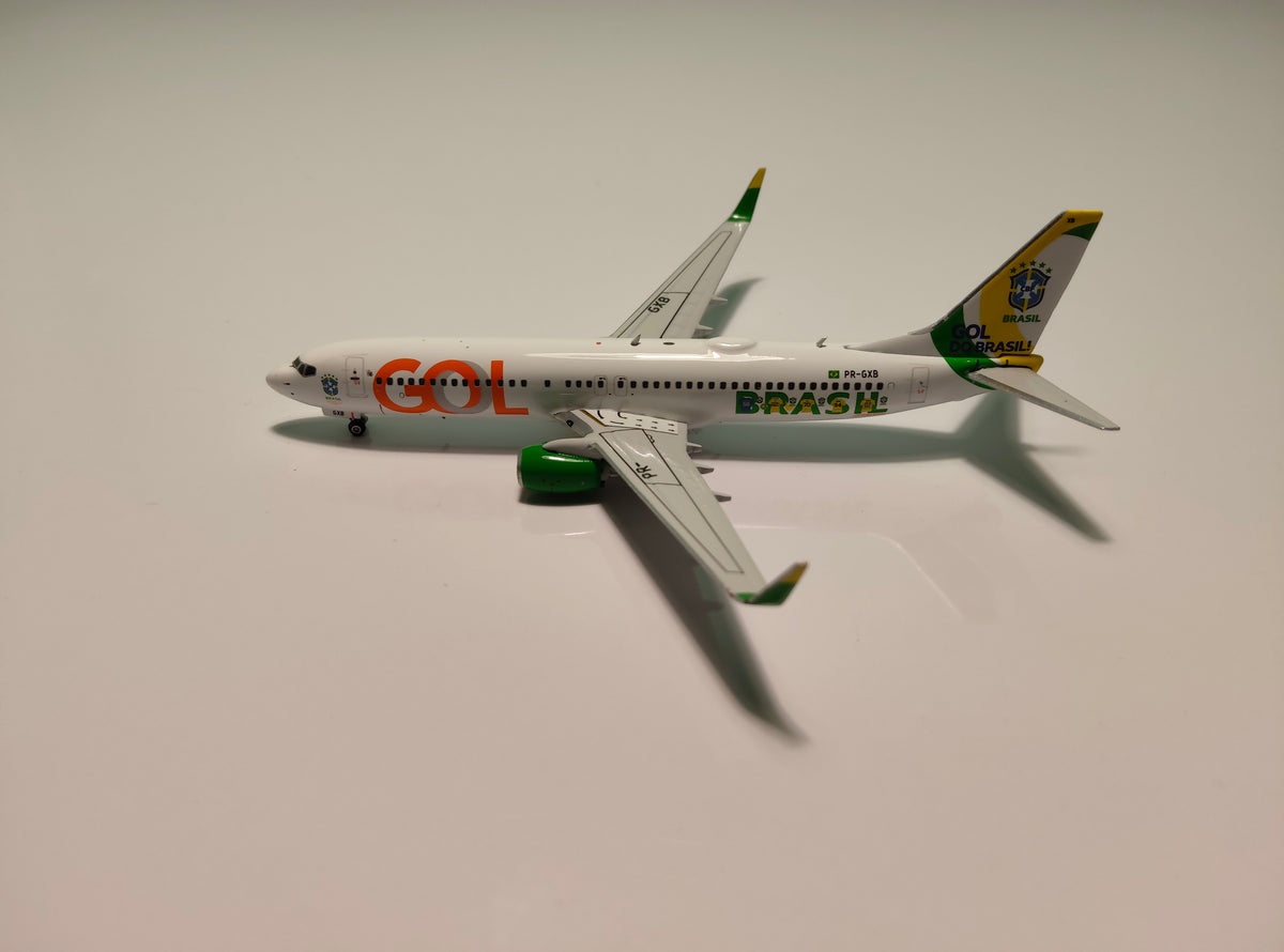 GOL (Brazil Football Team Livery) Boeing B737-800 PR-GXB 1/400 Diecast Scale Model Phoenix Models