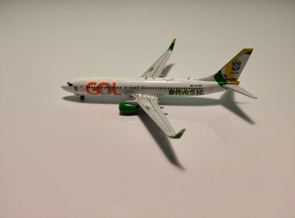 GOL (Brazil Football Team Livery) Boeing B737-800 PR-GXB 1/400 Diecast Scale Model Phoenix Models