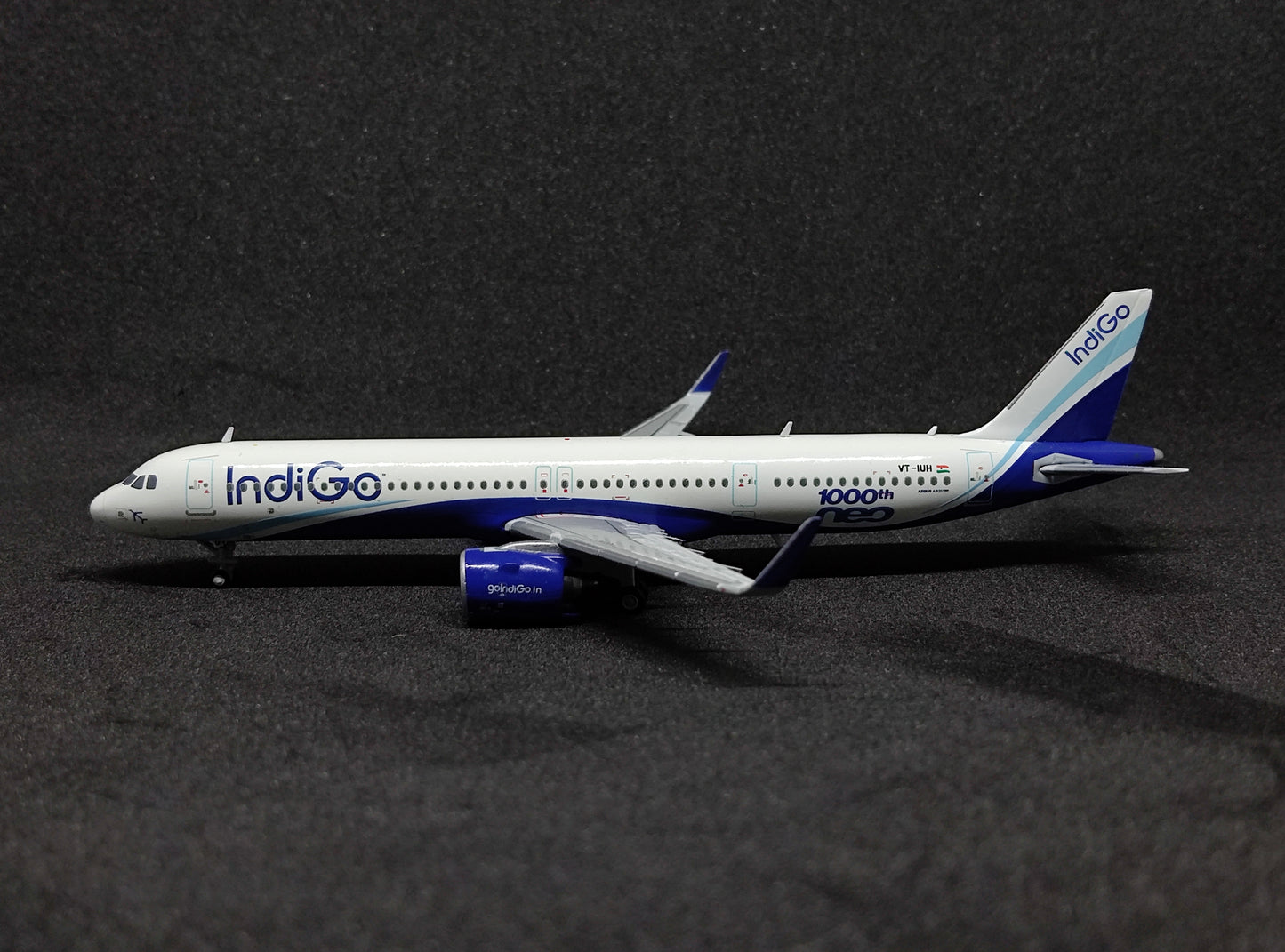 IndiGo Airbus A321neo (1000th neo sticker) VT-IUH 1/400 Diecast Scale Model JCWings