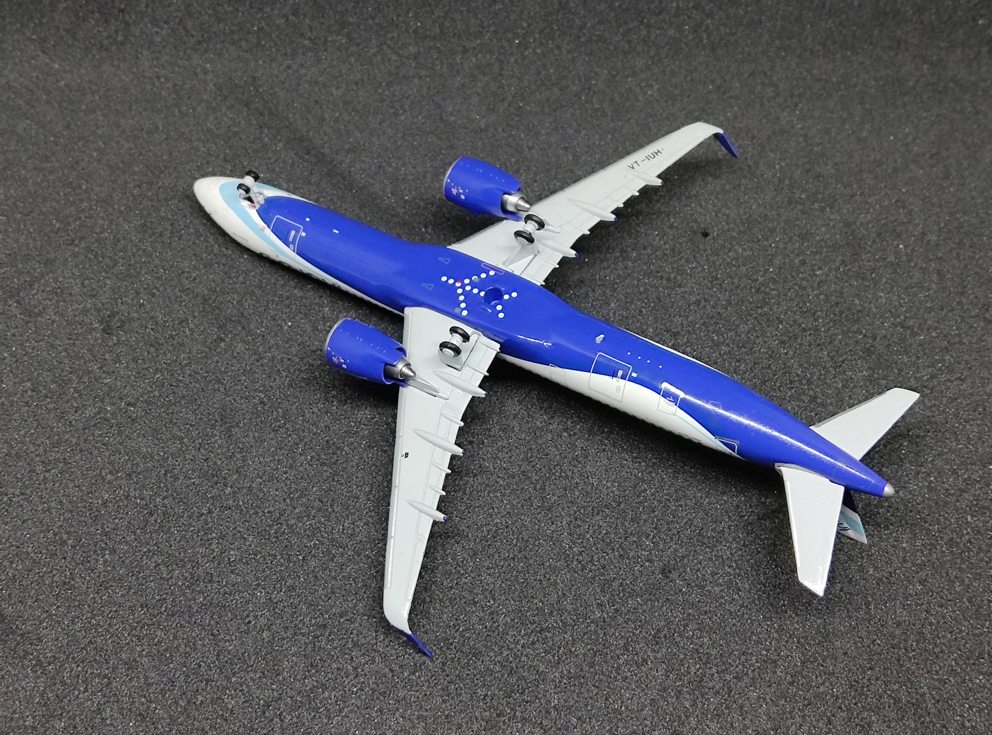 IndiGo Airbus A321neo (1000th neo sticker) VT-IUH 1/400 Diecast Scale Model JCWings