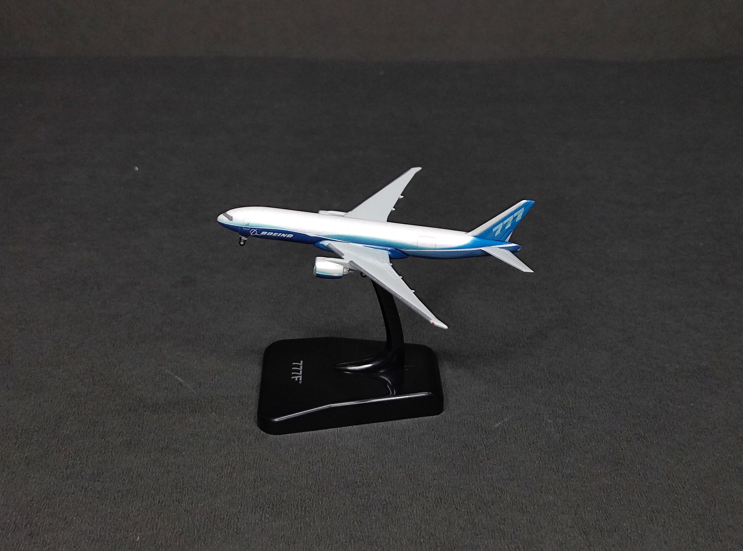 Boeing Company House Colour Boeing B777-200F 1/1000 Diecast Scale Model Hogan Wings
