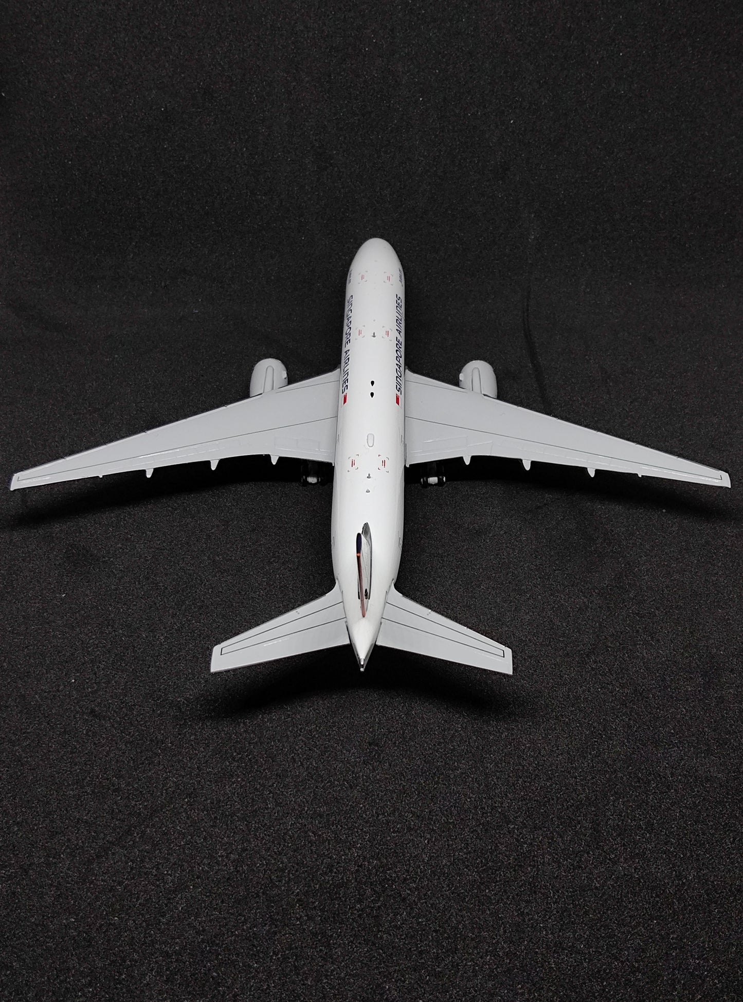 Singapore Airlines Boeing B777-200ER 9V-SRN Diecast Scale Model JCWings