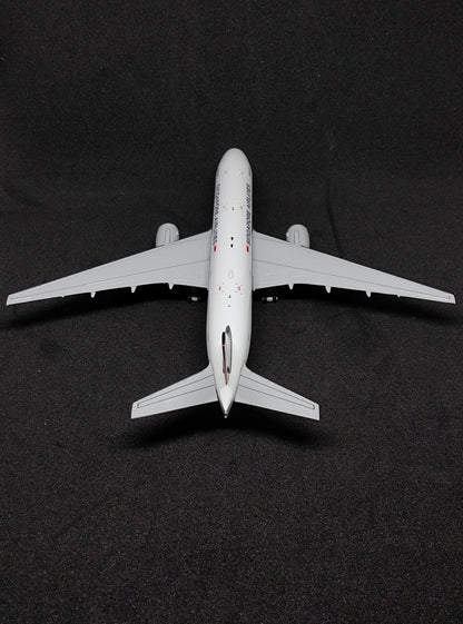 Singapore Airlines Boeing B777-200ER 9V-SRN Diecast Scale Model JCWings