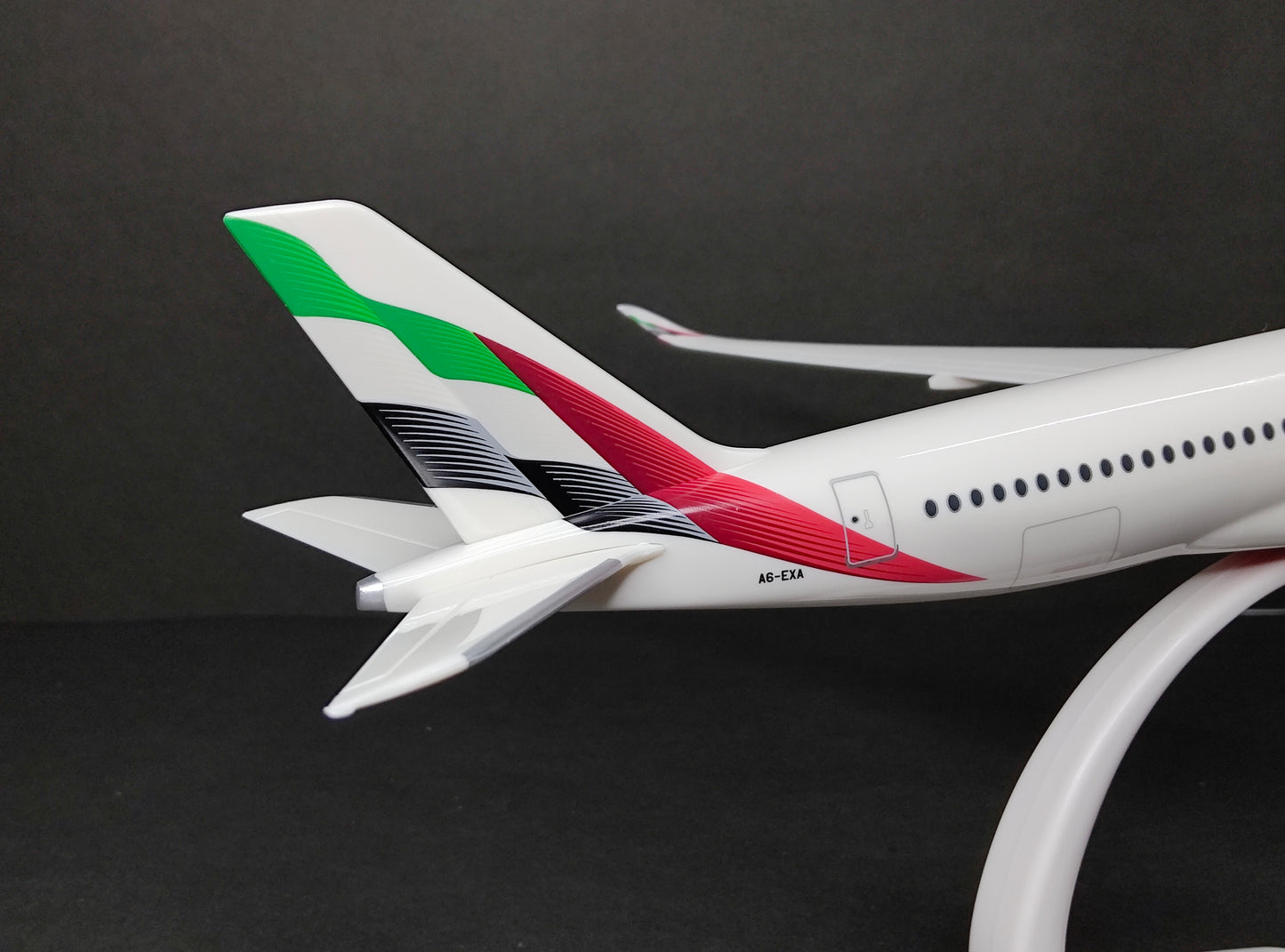 Emirates Airbus A350-900 A6-EXA 1/200 Scale Snap Fit Model