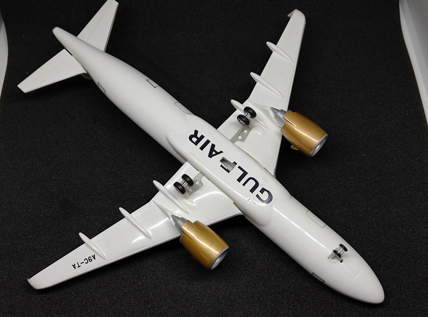 Gulf Air Airbus A320neo A9C-TA 1/200 Scale Model Hogan Wings