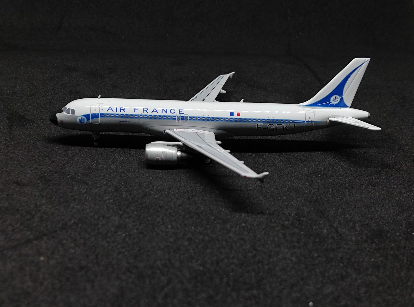 Air France Airbus A320-200 F-GFKJ (Retro Livery) 1/400 Diecast Scale Model Aviation400
