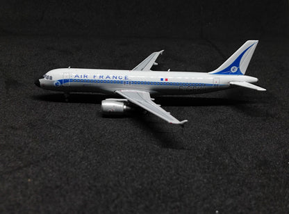 Air France Airbus A320-200 F-GFKJ (Retro Livery) 1/400 Diecast Scale Model Aviation400