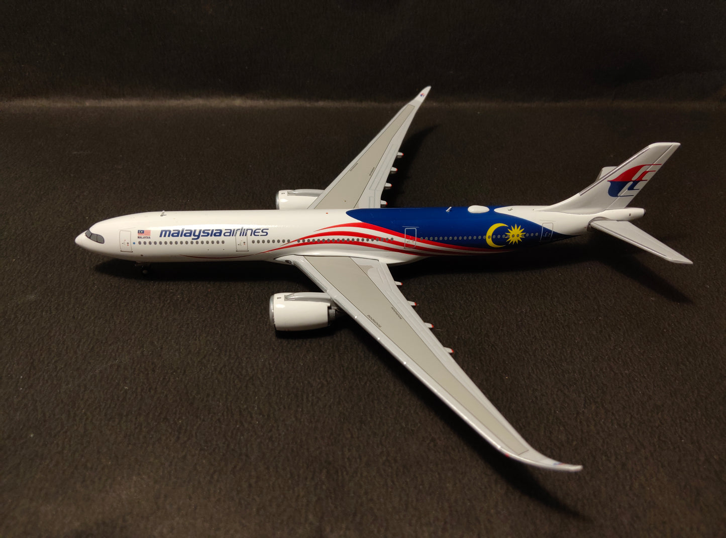 Malaysia Airlines A330-900 9M-MNG 1/400 Diecast Scale Model JCWings