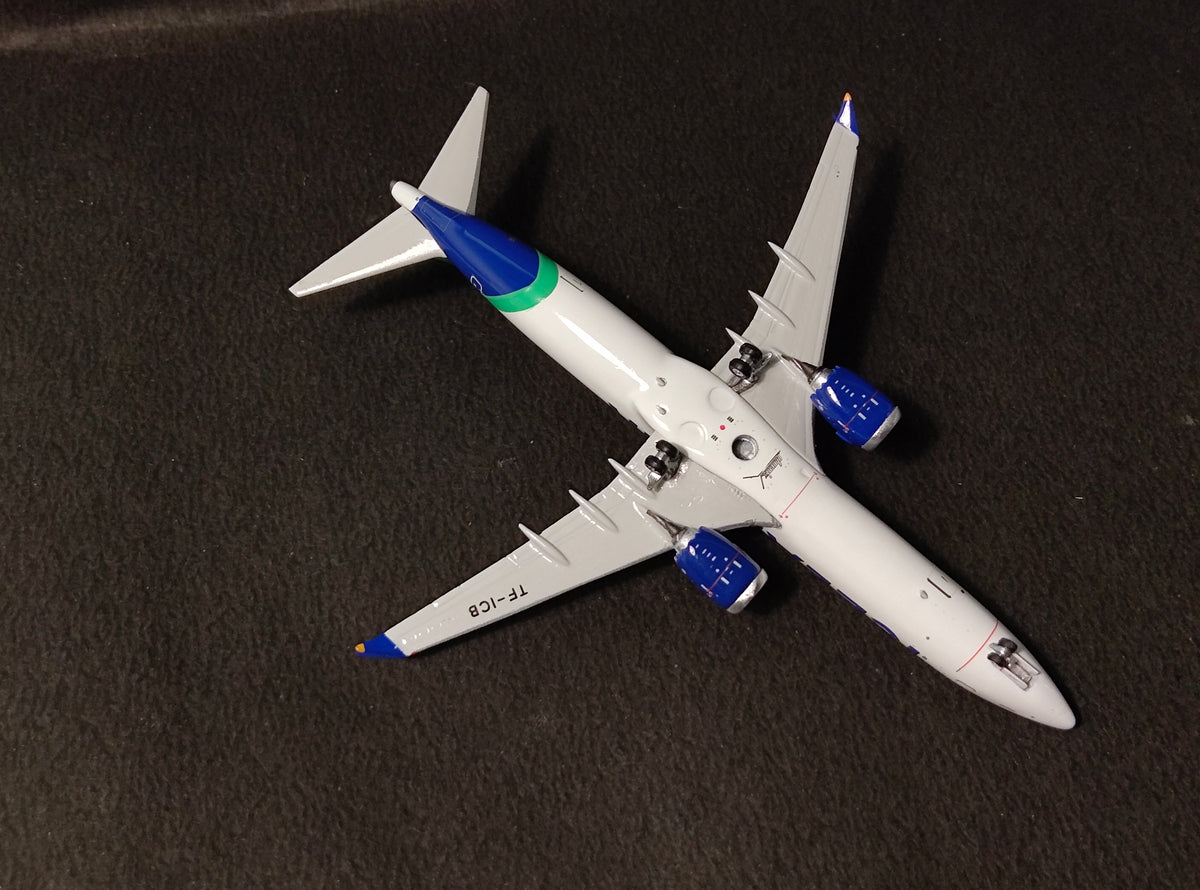 Icelandair Green Boeing B737 MAX9 TF-ICB 1/400 Diecast Scale Models Phoenix
