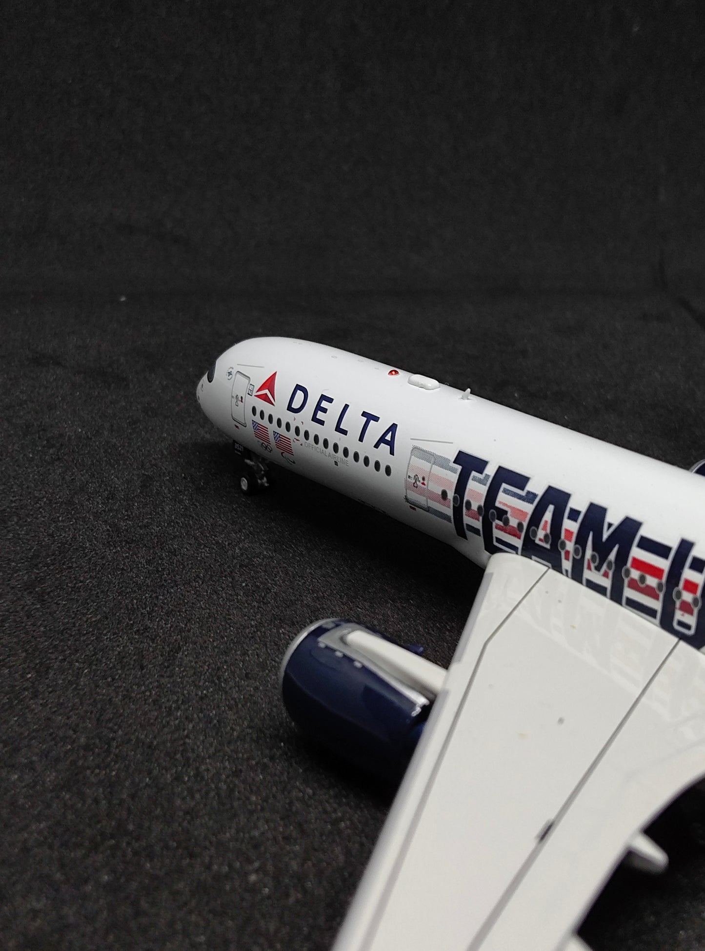 Delta Airlines (Team USA livery) Airbus A350-900 N521DN 1/400 Diecast Scale Model Aviation400 Detachable Landing Gear