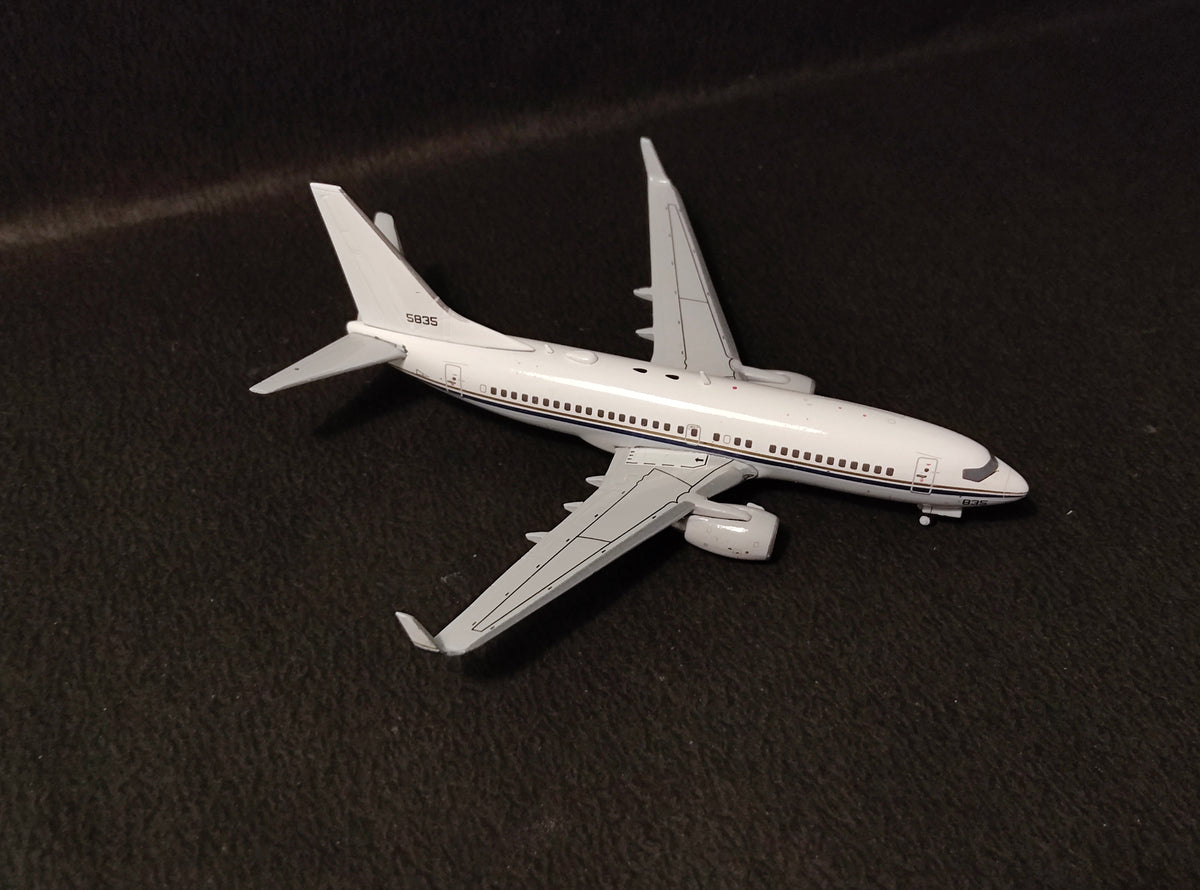 United States Navy C-40A Clipper 165835 B737 1/400 Diecast Scale Model JCWings