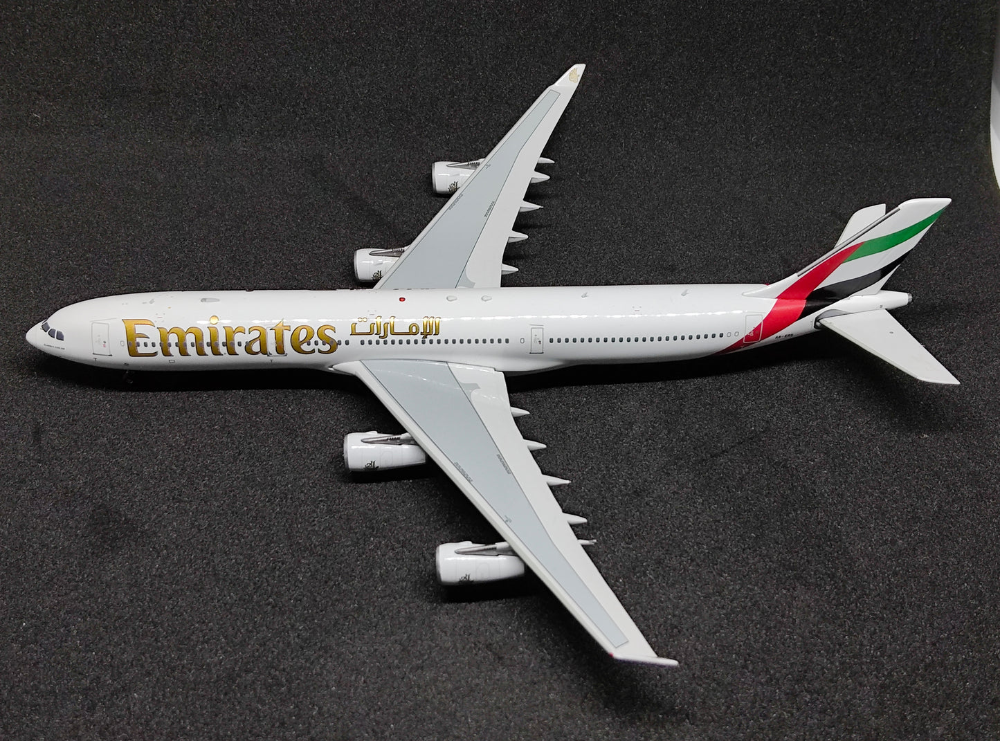 Emirates Airbus A340-300 A6-ERS 1/400 Diecast Model Aviation400