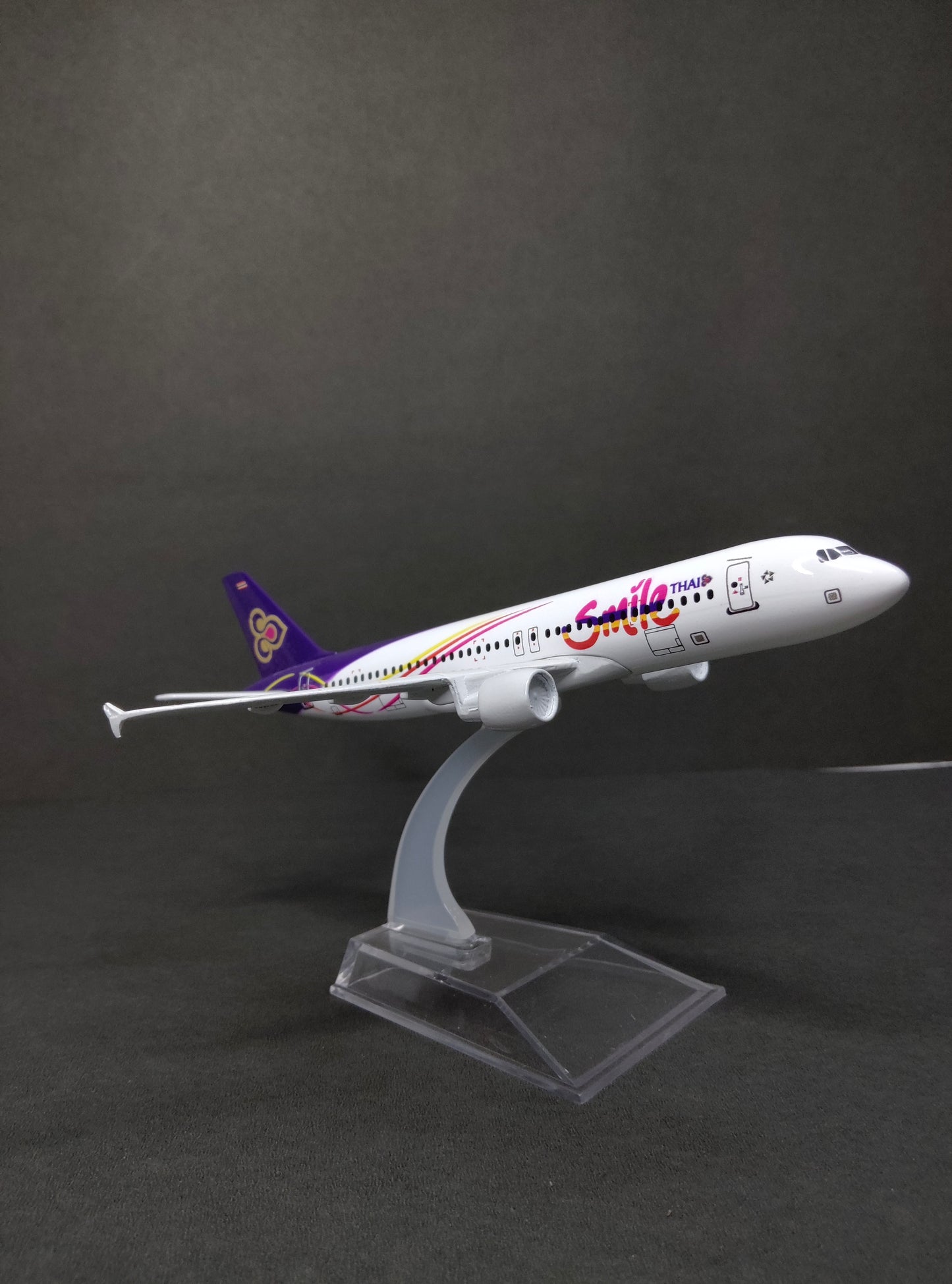 Thai Smile Airbus A320 HS-TXA 16cms Airplane Model
