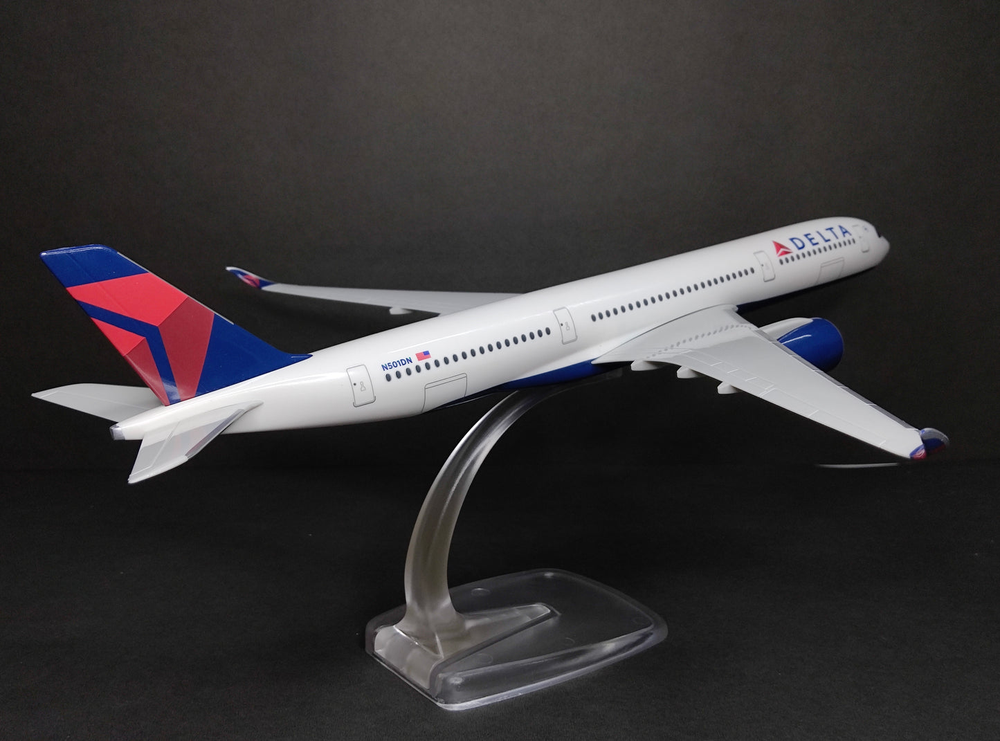 Delta Airlines Airbus A350-900 N501DN 1/200 Scale Snap Fit Model