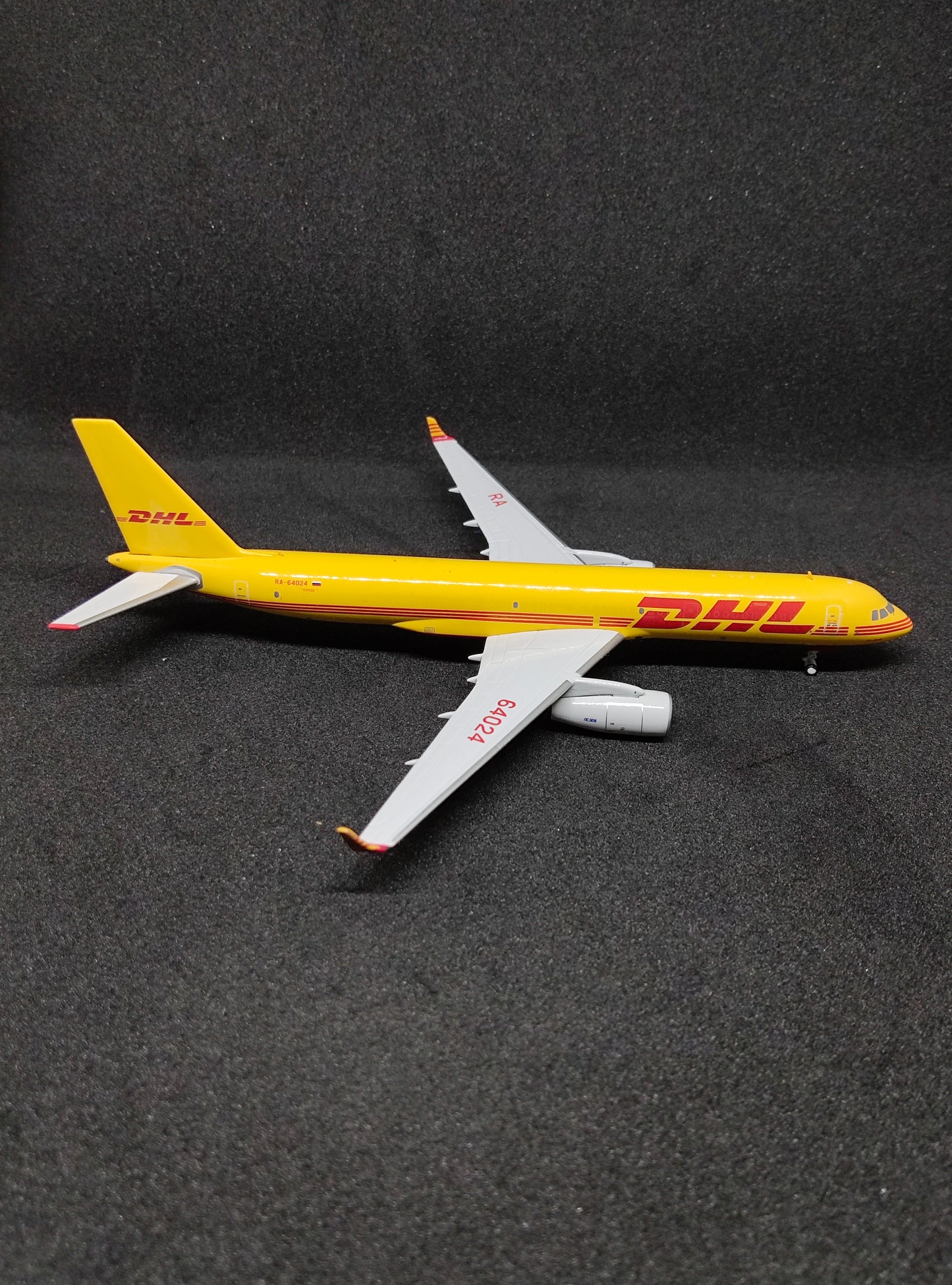 DHL Tuplov TU-204-100 RA-64024 1/400 Diecast Scale Model PandaModel