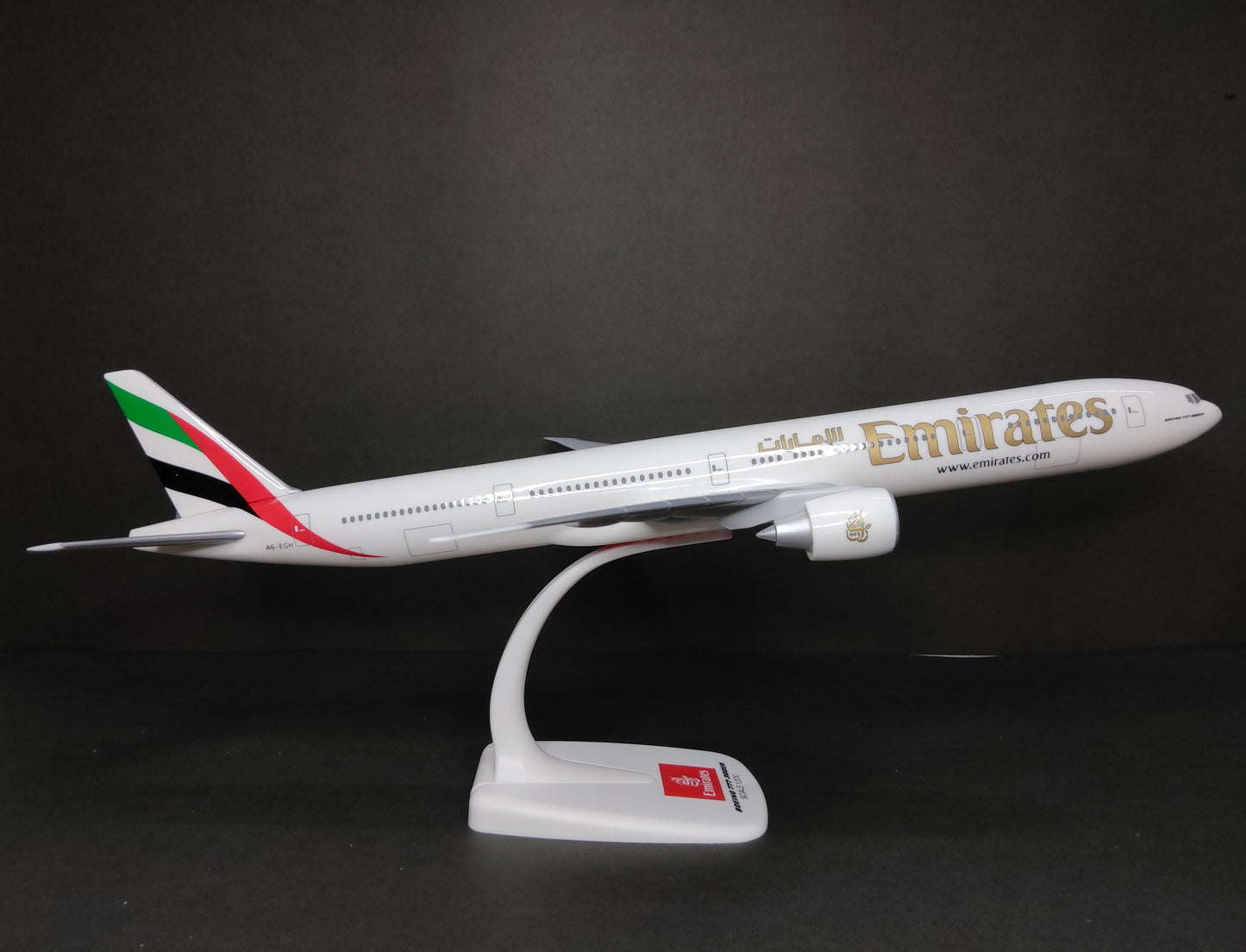 Emirates Boeing B777-300ER A6-EGH 1/200 Scale Snap Fit Model