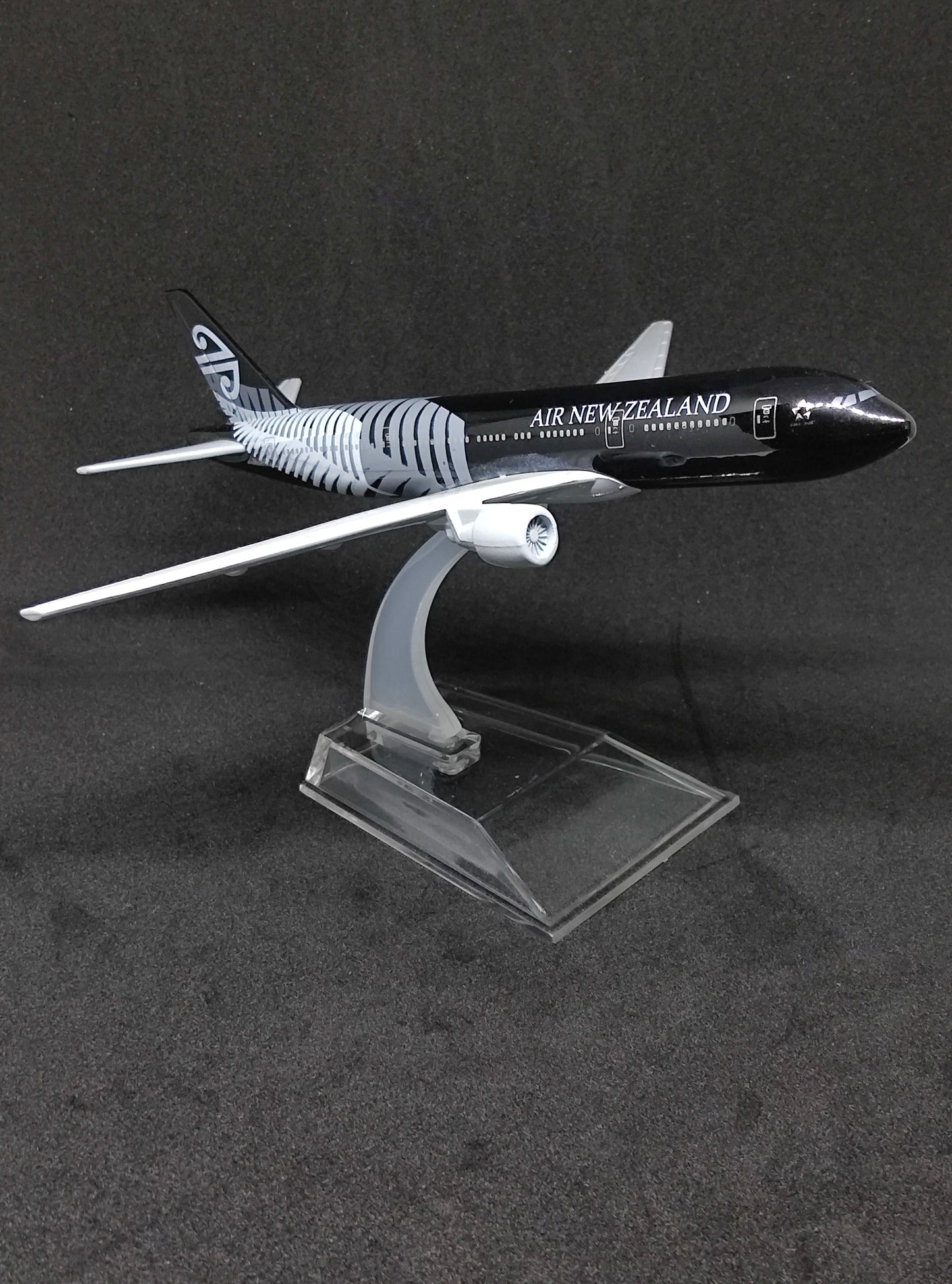 Air New Zealand Boeing B777-300ER ZK-OKQ 16cms Airplane Model