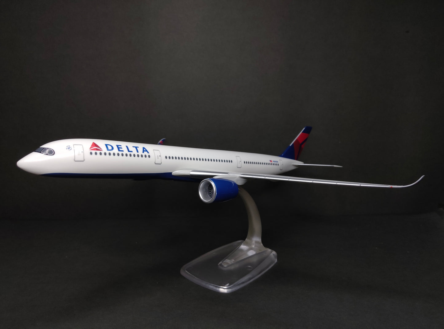 Delta Airlines Airbus A350-900 N501DN 1/200 Scale Snap Fit Model