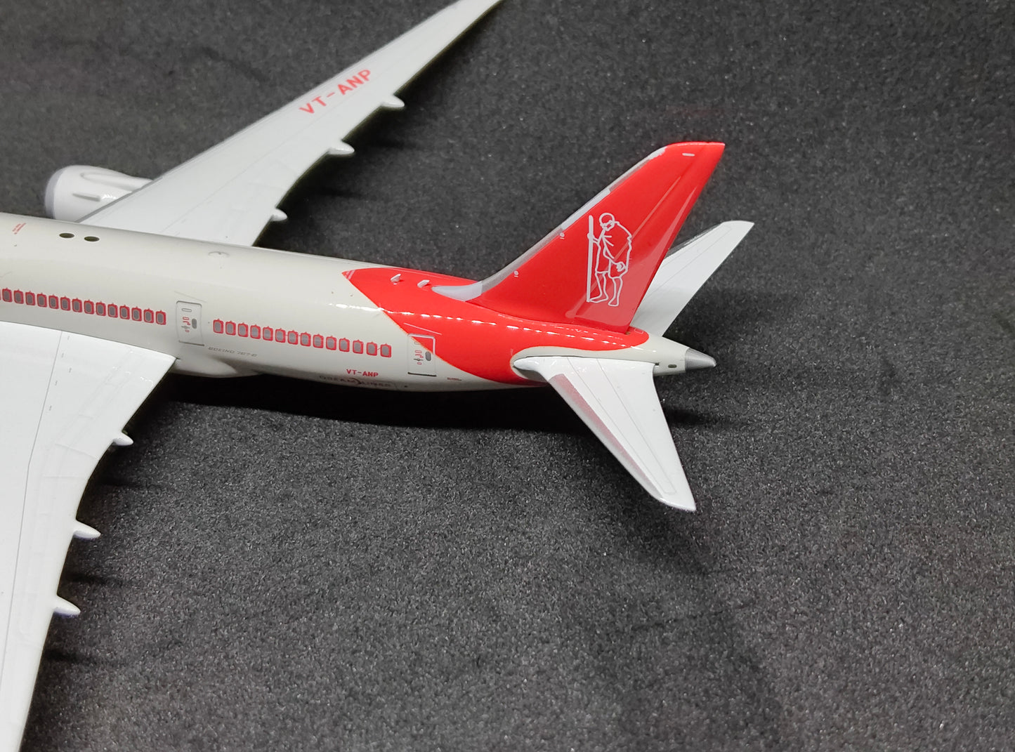Air India Boeing 787-8 (Mahatma Gandhi Tail Livery) VT-ANP 1/400 Diecast Scale Model Phoenix