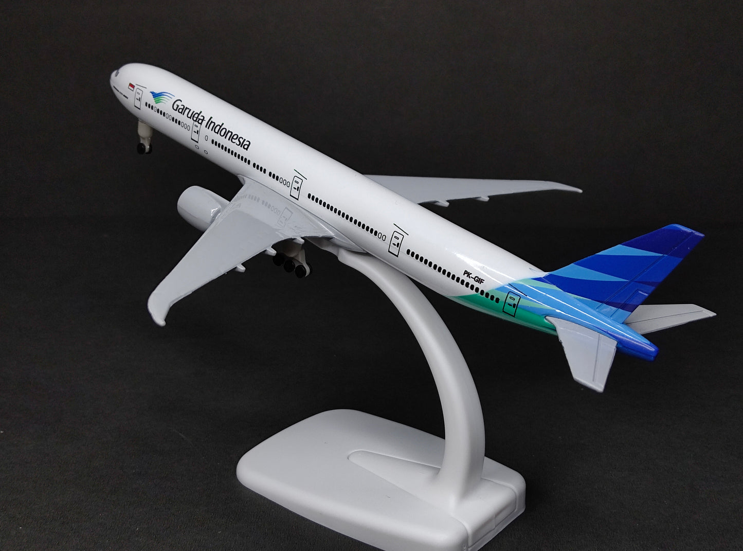 Garuda Indonesia Boeing B777-300ER PK-GIF 20cms Airplane Model