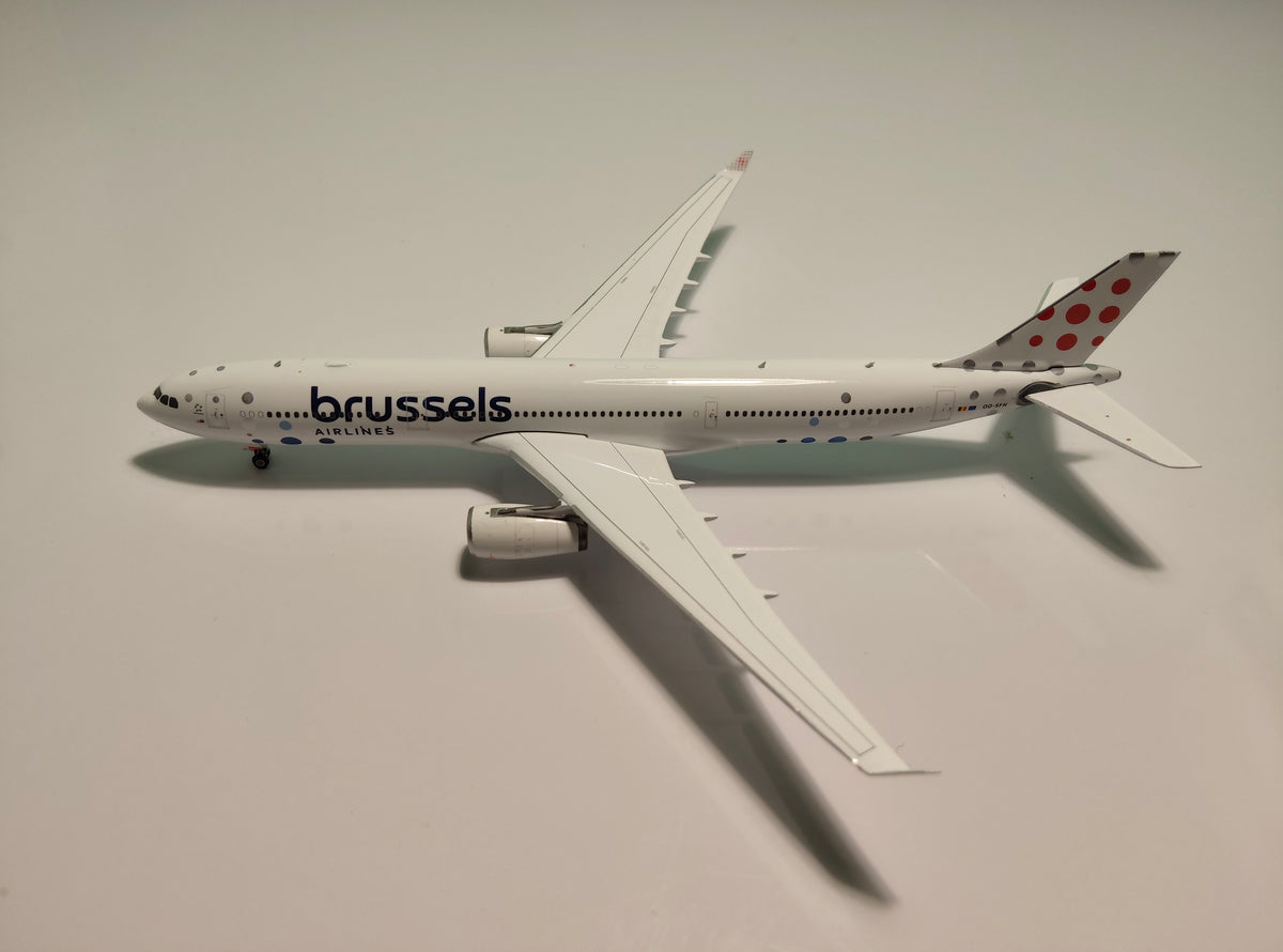 Brussels Airlines Airbus A330-300 OO-SFH 1/400 Diecast Scale Phoenix Models