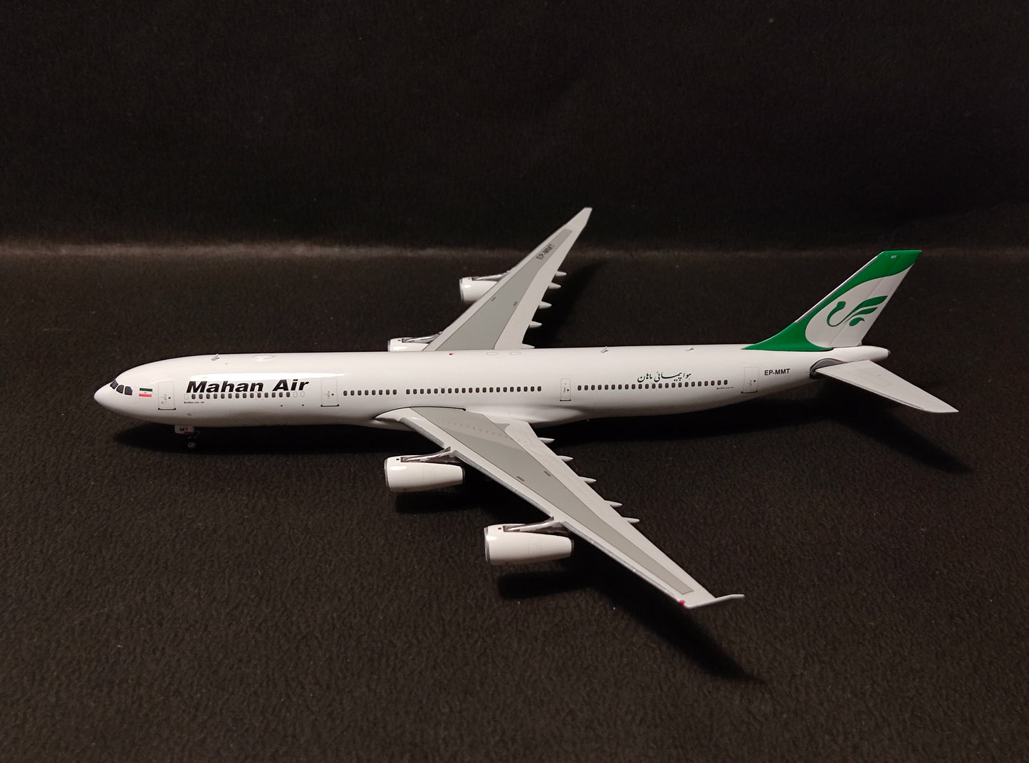 Mahan Air Airbus A340-300 EP-MMT 1/400 Diecast Scale Model Phoenix Models